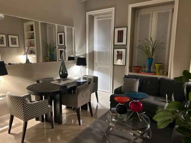 Elegante Stanza Nel Cuore Di Porta Venezia A Milano Buitenkant foto