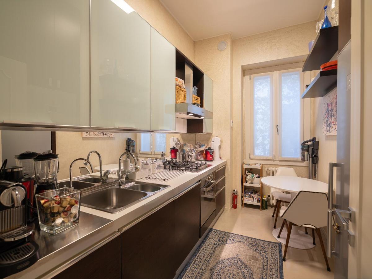 Elegante Stanza Nel Cuore Di Porta Venezia A Milano Buitenkant foto